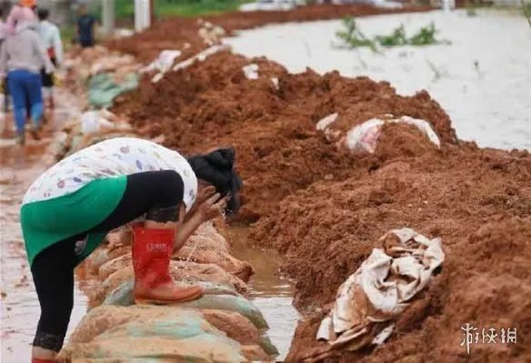 江西阿姨放弃广场舞上堤抗洪 这才是乘风破浪的姐姐