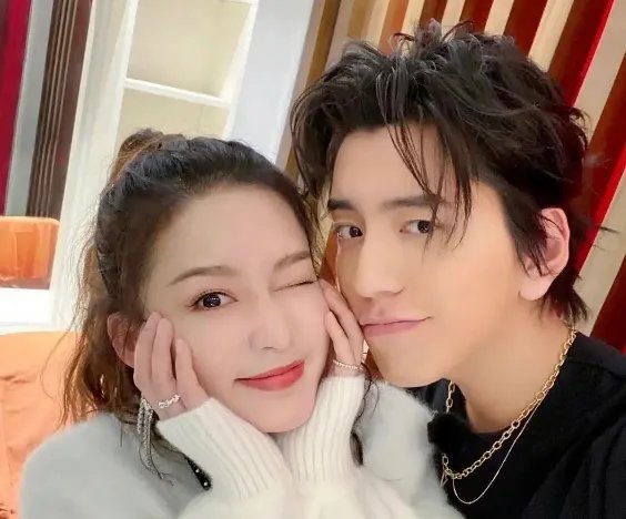 王大陆回应节目上抱李沁，你怎样看待观众的过分解读？