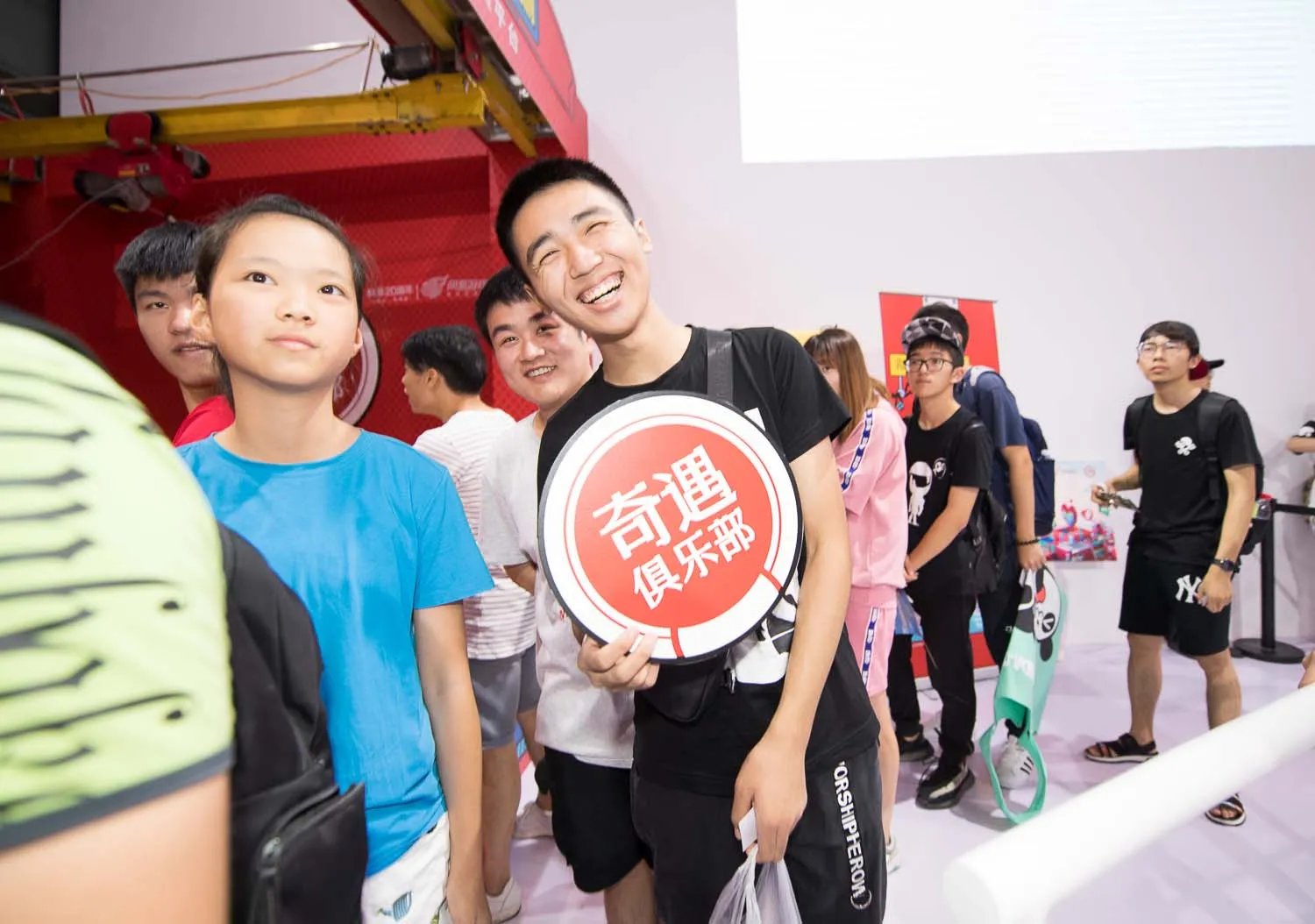 真人娃娃机到底有多好玩?不看SG只求当个娃娃夹走福利