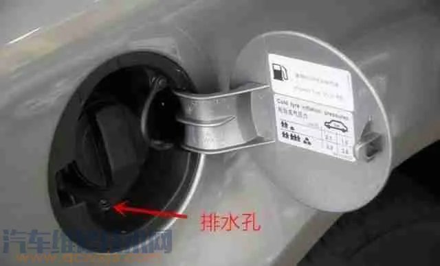 汽车油箱在底盘哪个位置？汽车油箱要不要清洗