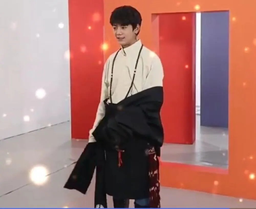 丁真录制《天天向上》引争议,原因是什么?