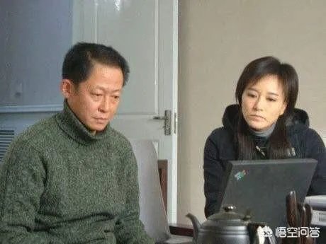 电视剧《天道》中丁为什么给刘冰一份空白资料?为什么又叫欧阳如果合适给他点股份?