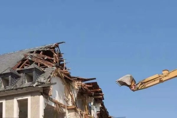 城中村拆迁诞生大量亿万富翁，为什么有些拆迁户最后生活变得落魄呢？