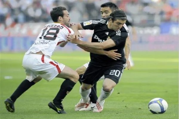 生拉硬拽是什么意思解释