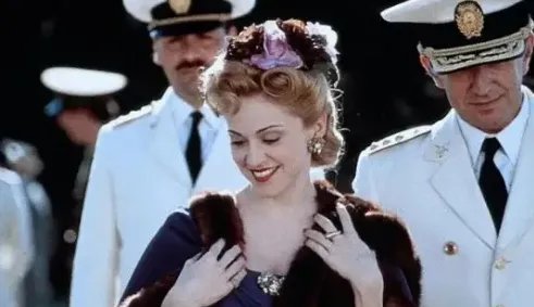 贝隆夫人为什么被鞭尸?