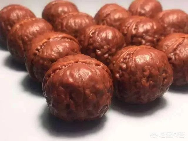 想盘玩核桃，是选小核桃好，还选麻核桃好？有什么区别？