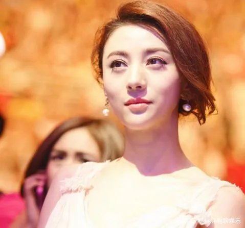 两婚两离的尤小刚,力捧小30岁女友,究竟图什么?