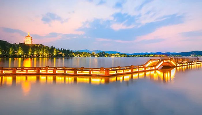 水漫金山的故事发生在浙江的什么地方