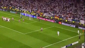 c罗队友进球为啥举手