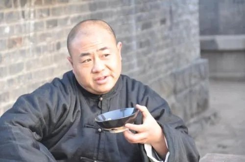 《民兵康宝》周璞勇挑大梁变身“草根英雄”,它算是一部抗战雷剧嘛?