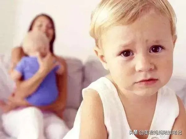 经济能力一般，只能自己带娃，生二胎的后悔吗？