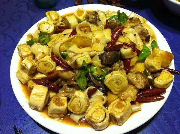 从兰州到敦煌自驾，沿途有哪些必去的景点