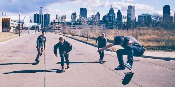 25岁女孩欠二十万外债抑郁失联,年轻人为何容易欠外债?