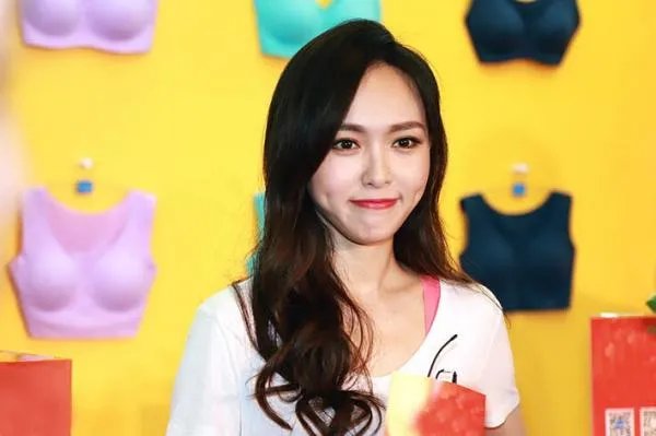 迟早逆生长的女生,脸上会有这3个缺陷,长大后会开挂?