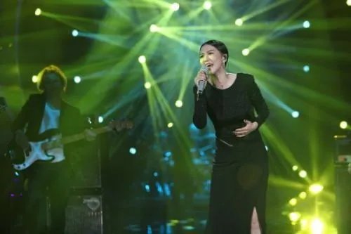 谭维维改编的摇滚《敢问路在何方》，为何大家反响如此强烈？