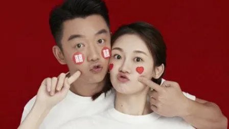 郑恺苗苗官宣领证，他们是怎么相识相恋的？