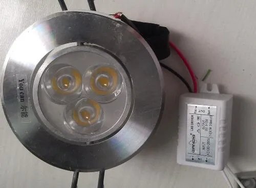 家里电灯一闪一闪是什么问题