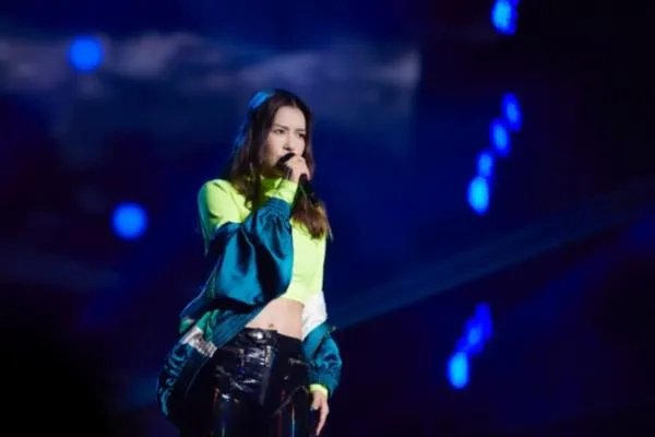 谭维维改编的摇滚《敢问路在何方》，为何大家反响如此强烈？