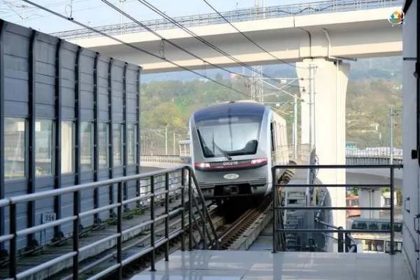 重庆西站开通地铁了吗？