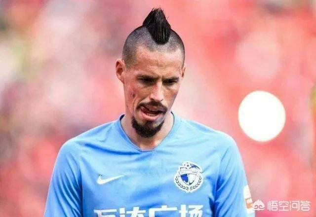 一方与上港的比赛，大连看台出现大片球迷的骚动，这是什么情况？到底发生了什么？