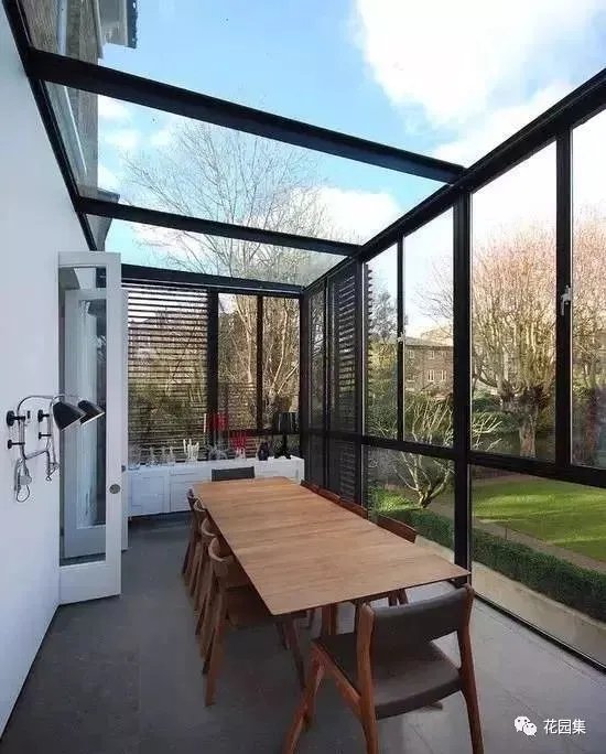 花园里有一间阳光房,美了这个灿烂的季节