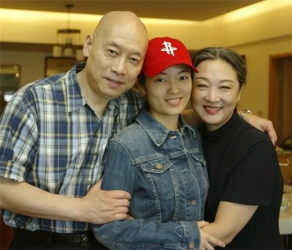 岳华老婆恬妮个人资料 没想到岳华老婆恬妮还是艳星出道