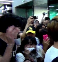 exo在南京机场拒绝安检的事是怎么回事？能说一下详细的过程吗