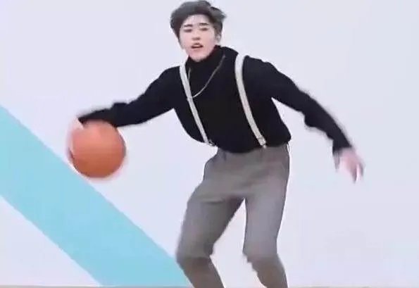 蔡徐坤作为NBA中国形象大使,他是真的喜欢打球还是作秀?