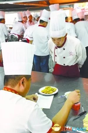 神秘的山东蓝翔技校探秘 挖掘机炒菜还有顶尖黑客？