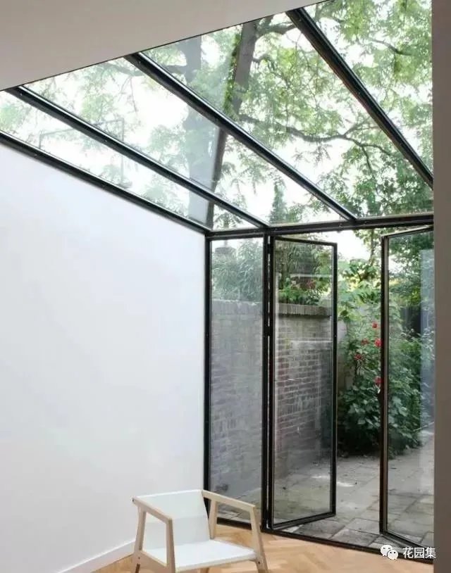 花园里有一间阳光房,美了这个灿烂的季节