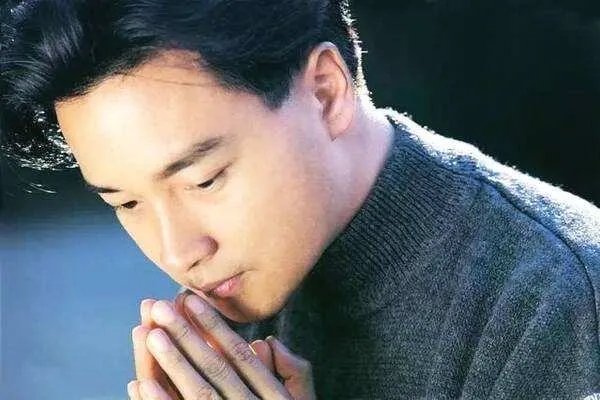 唐鹤德为张国荣庆冥寿，同样六十多岁的他现在仍旧单身，是因为放不下哥哥吗？