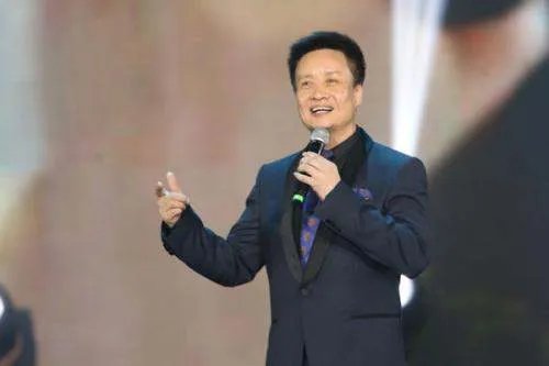 谭维维改编的摇滚《敢问路在何方》，为何大家反响如此强烈？