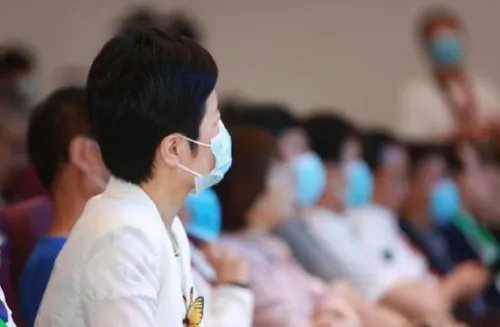 考研前查出阳性的男子已弃考，目前在哪里救治？