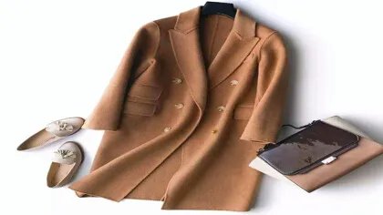 驼色与什么颜色搭配