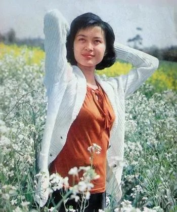 55岁方舒照片依旧艳丽 其女清纯不输母亲