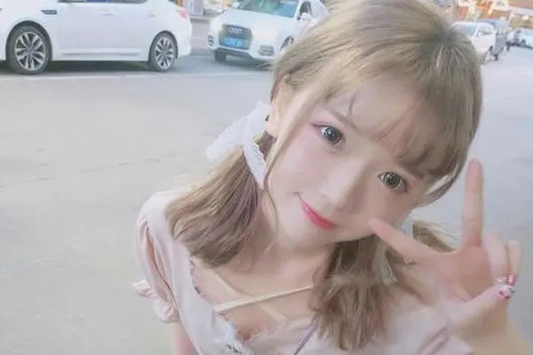 伏雪or小圆脸雪雪深扒 是同一个人吗改名字干嘛