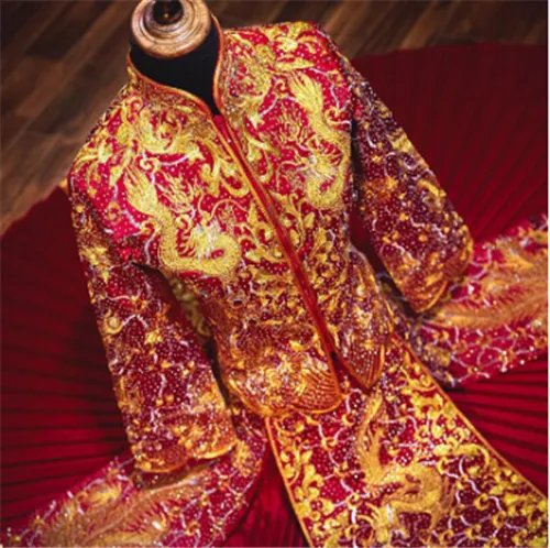 凤冠霞帔和秀禾服的区别 凤冠霞帔男的叫什么