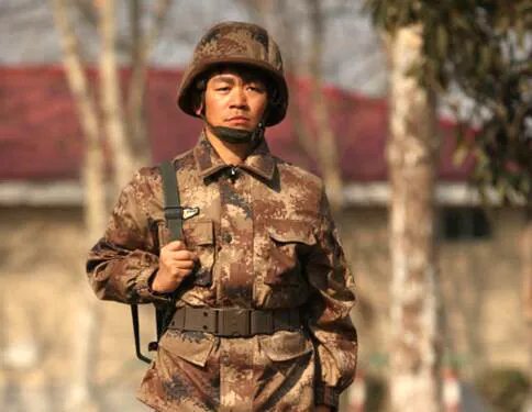 真正男子汉王宝强受伤后不哭泣   王金武被赞最暖班长