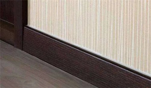 踢脚线打白胶还是透明的胶