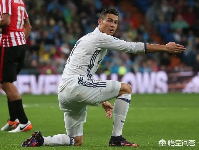 c罗队友进球为啥举手