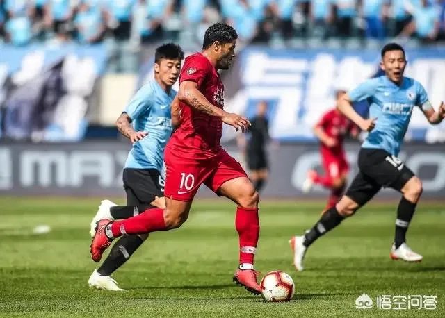 一方与上港的比赛，大连看台出现大片球迷的骚动，这是什么情况？到底发生了什么？