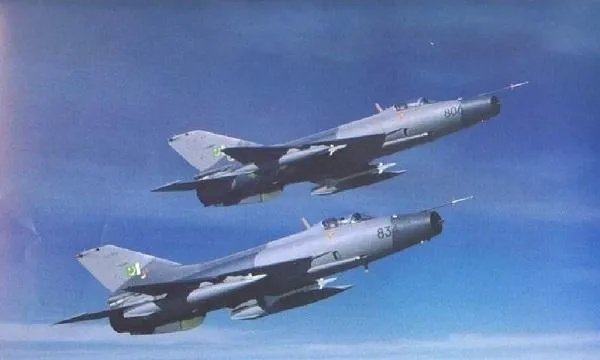 如果歼11B和歼7PG对比，结果会如何？