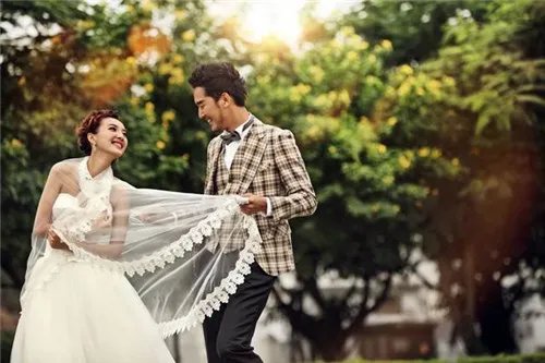 拍婚纱照需要多少钱 拍婚纱照一般需要几天