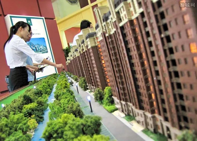 成都万人摇号抢房 价格存在“剪刀差”万人抢购房子