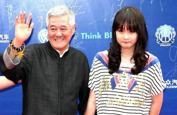 赵本山女儿球球直播征婚，为生娃不看钱，亲妈说房车彩礼全倒贴，你怎么看