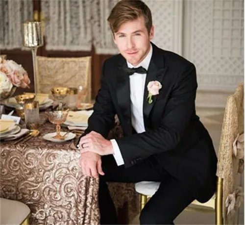 结婚新郎服装搭配技巧  2017流行的新郎装搭配
