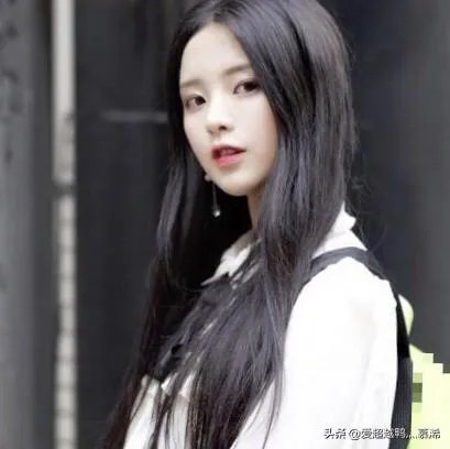 气哭孟美岐的“划水怪”陈姝君，真的能幸运成为第二个杨超越吗？