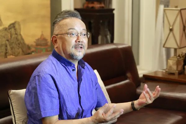 王刚在鉴宝节目一锤定音引发争议,其本人在收藏过程中有多少打眼经历?