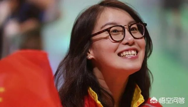 傅园慧世锦赛颗粒无收,被指心在综艺身在泳池会好吗?傅爸爸又怒怼网友,他这样对吗?