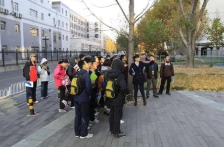 藏快递车混入清华被拦下了?